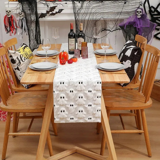 FESTIVE HALLOWEEN TABLE RUNNER