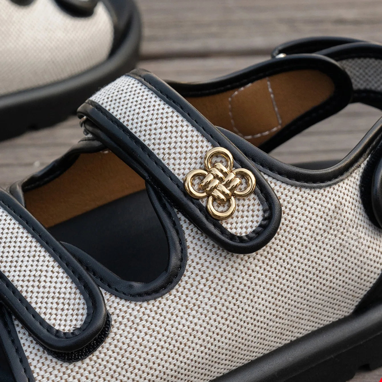 COASTAL STRAP SANDAL