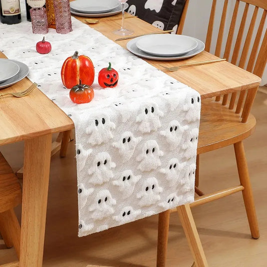FESTIVE HALLOWEEN TABLE RUNNER