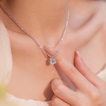 ROUND CRYSTAL PENDANT NECKLACE